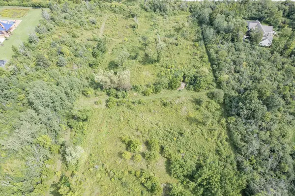 10240 N Range Line Rd, Mequon, WI 53092