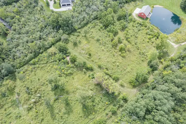 10240 N Range Line Rd, Mequon, WI 53092