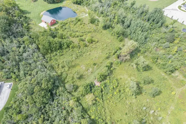 10240 N Range Line Rd, Mequon, WI 53092