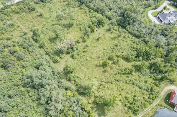 10240 N Range Line Rd, Mequon, WI 53092