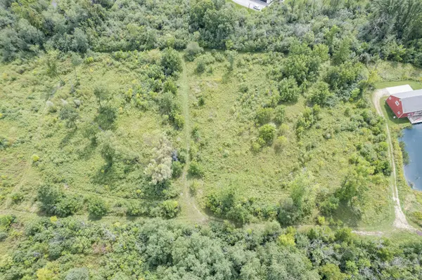 10240 N Range Line Rd, Mequon, WI 53092