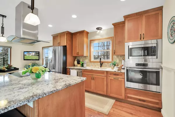 W236N7036 Summit Ct, Sussex, WI 53089