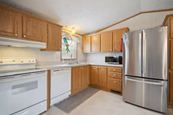 286 Ember Ct, New Chester, WI 53952