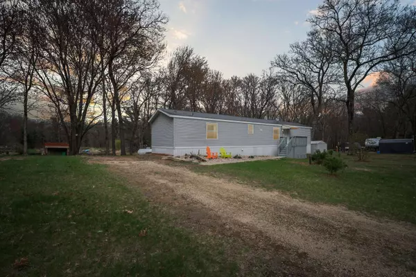 286 Ember Ct, New Chester, WI 53952