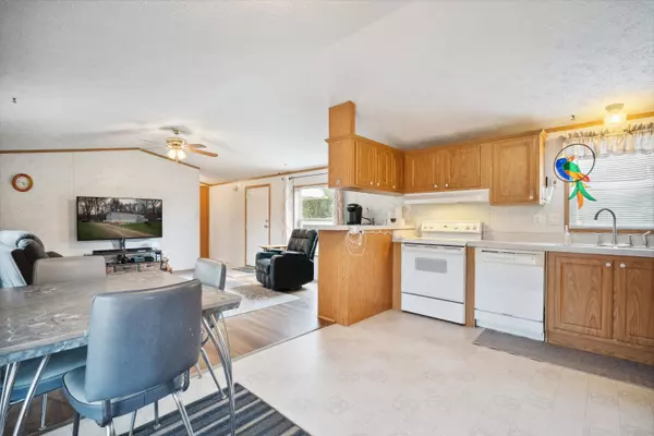 286 Ember Ct, New Chester, WI 53952