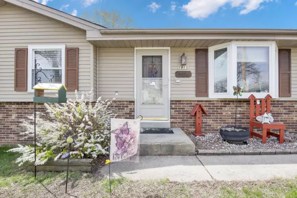 1915 Canary St, West Bend, WI 53090