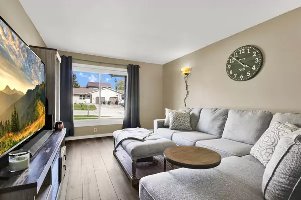 1126 Schoenhaar Dr, West Bend, WI 53090