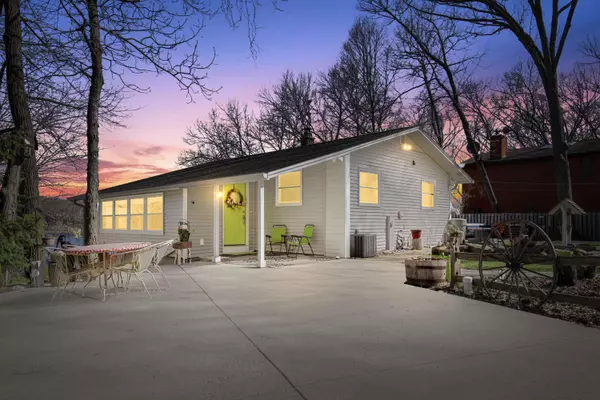 N1940 Forest Lake Rd, Auburn, WI 53010