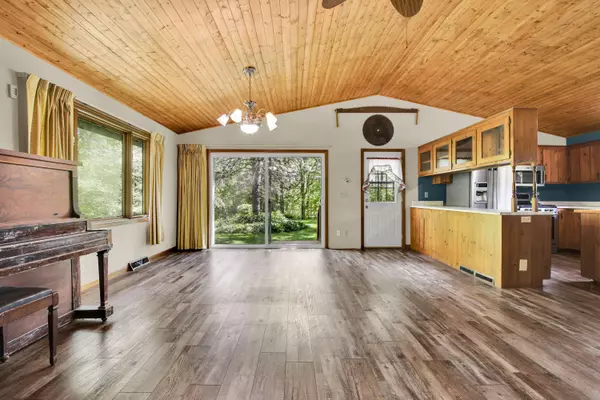 6372 Wildlife Dr, Addison, WI 53002