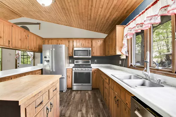 6372 Wildlife Dr, Addison, WI 53002