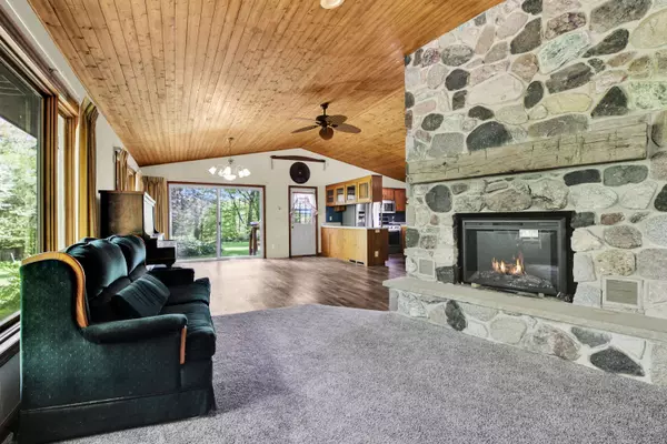 6372 Wildlife Dr, Addison, WI 53002