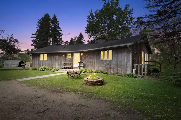 6372 Wildlife Dr, Addison, WI 53002