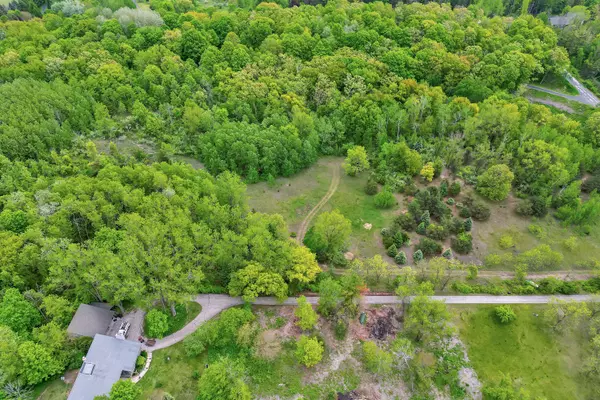 1804 Shalom Dr, Farmington, WI 53090