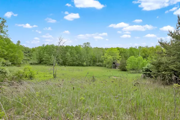 1804 Shalom Dr, Farmington, WI 53090