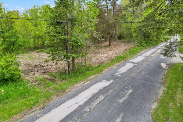 1804 Shalom Dr, Farmington, WI 53090