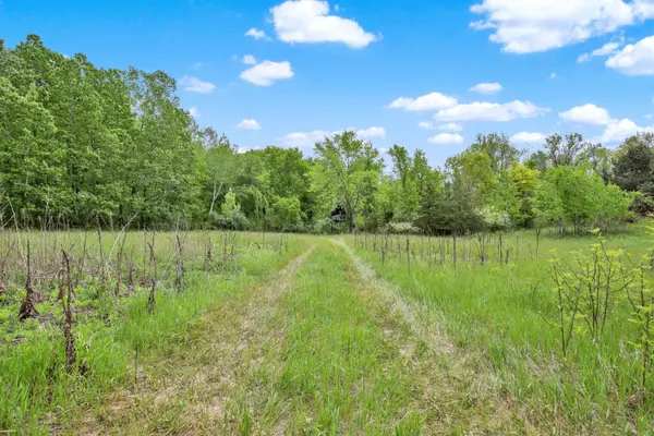 1804 Shalom Dr, Farmington, WI 53090