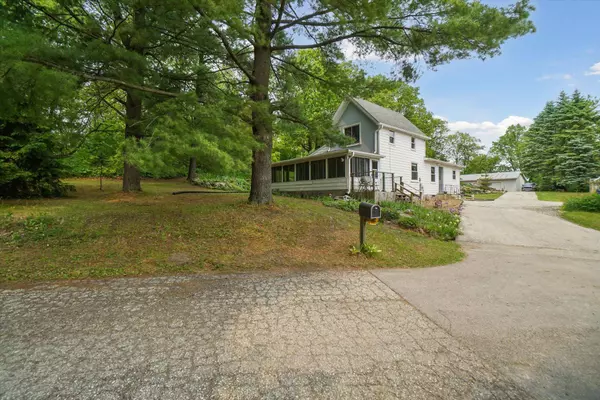 550 Howard Ave, Slinger, WI 53086