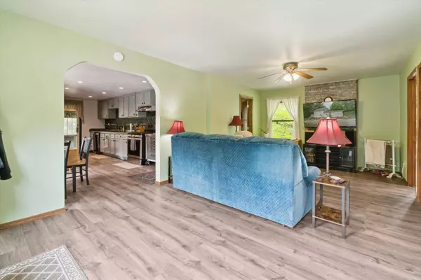 550 Howard Ave, Slinger, WI 53086