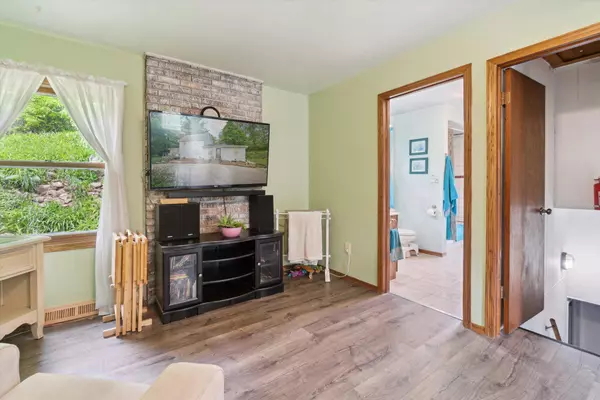 550 Howard Ave, Slinger, WI 53086