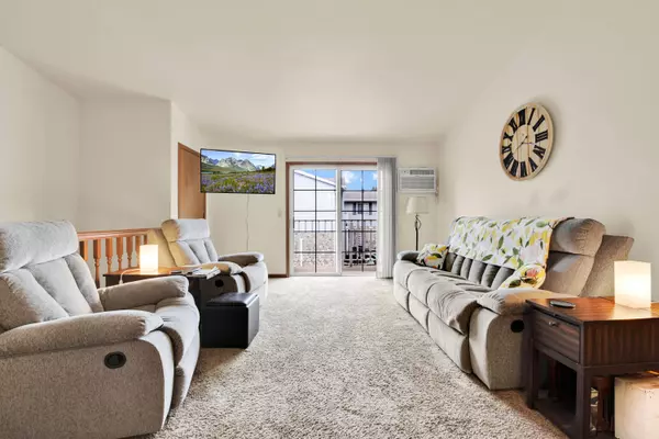 2020 Meadow Ct Unit 2, West Bend, WI 53095