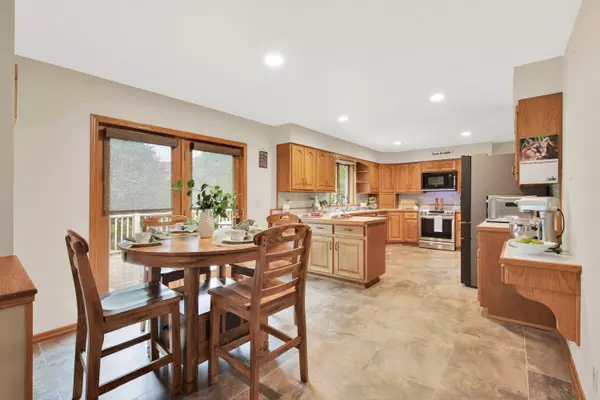 592 Ashbury Dr, Fond Du Lac, WI 54935