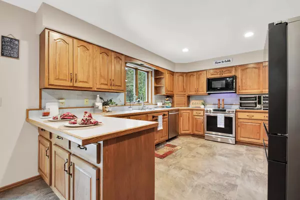 592 Ashbury Dr, Fond Du Lac, WI 54935