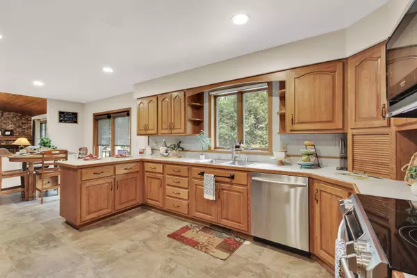 592 Ashbury Dr, Fond Du Lac, WI 54935