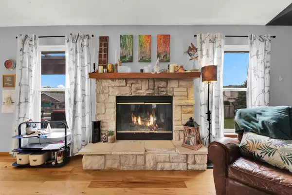 1643 Cardinal Dr, Hartford, WI 53027