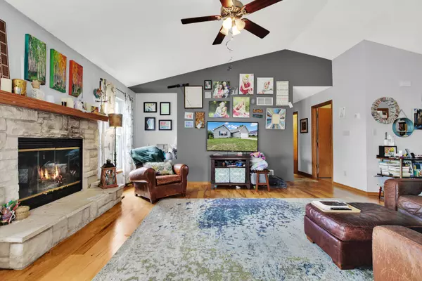 1643 Cardinal Dr, Hartford, WI 53027