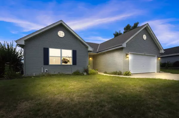 1643 Cardinal Dr, Hartford, WI 53027