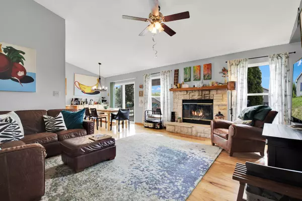 1643 Cardinal Dr, Hartford, WI 53027