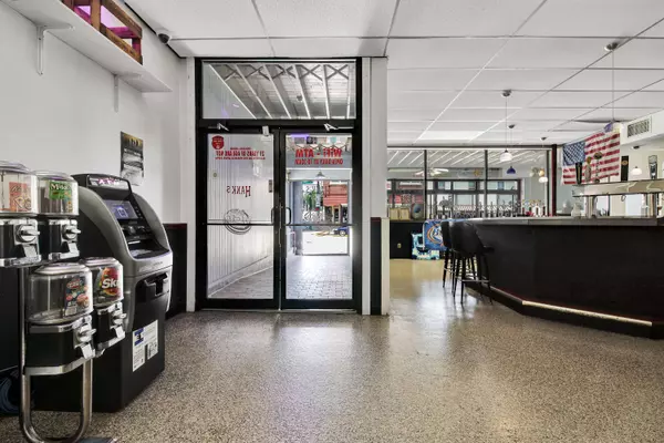 11 S Main St, Hartford, WI 53027