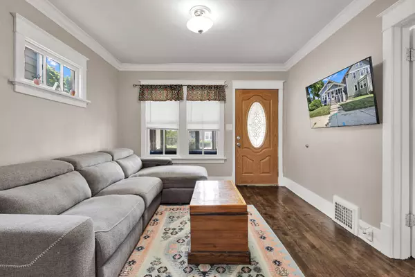 1916 S 71st St, West Allis, WI 53219