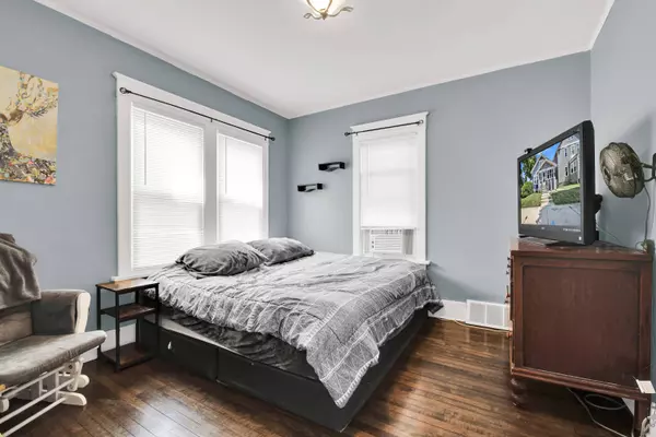 1916 S 71st St, West Allis, WI 53219