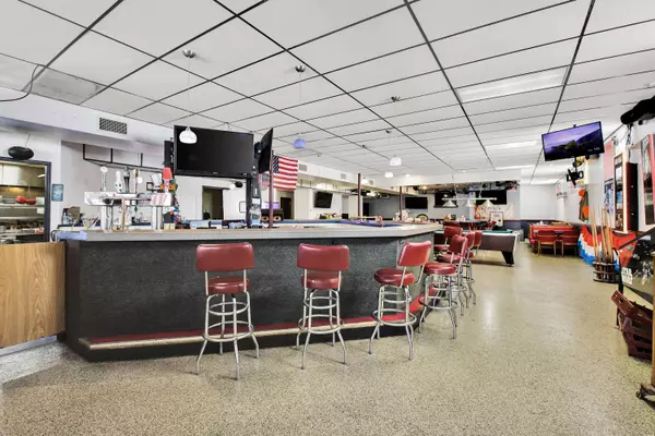 11 S Main St, Hartford, WI 53027