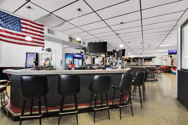 11 S Main St, Hartford, WI 53027