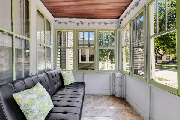 1916 S 71st St, West Allis, WI 53219