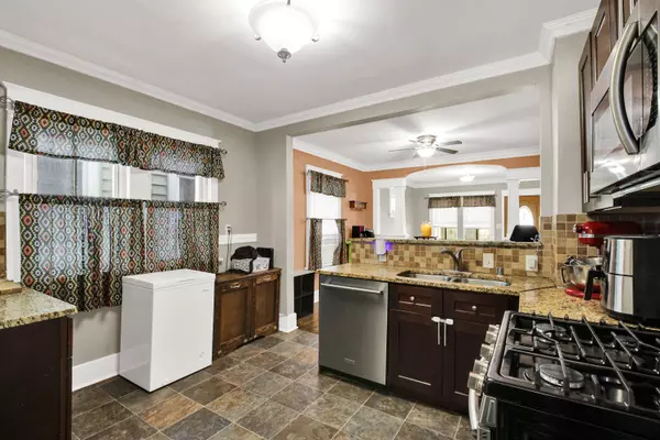 1916 S 71st St, West Allis, WI 53219