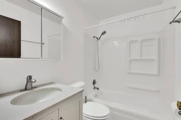 517-523 Fourth St, Hartford, WI 53027