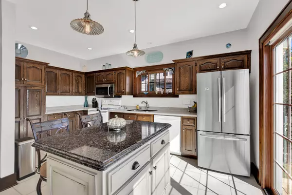 1438 Parkview Dr, Kewaskum, WI 53040