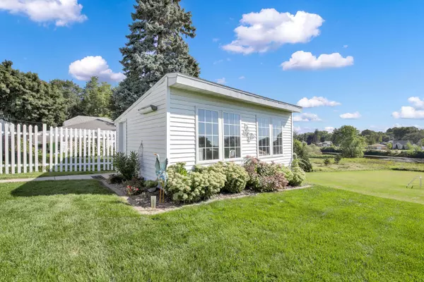 1438 Parkview Dr, Kewaskum, WI 53040