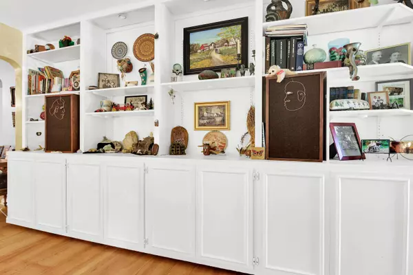 N87W15717 Kenwood Blvd, Menomonee Falls, WI 53051