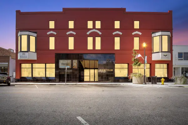 120 N Main St, West Bend, WI 53095