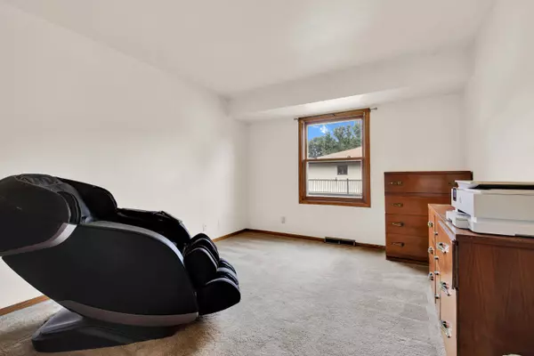 1620 S 171st St, New Berlin, WI 53151