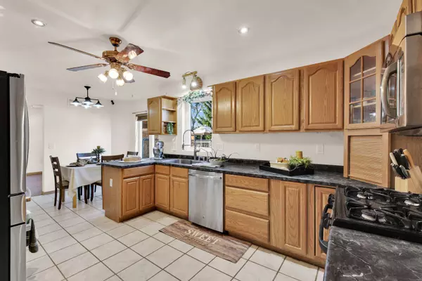 2350 E Sandy Acre Rd, West Bend, WI 53090