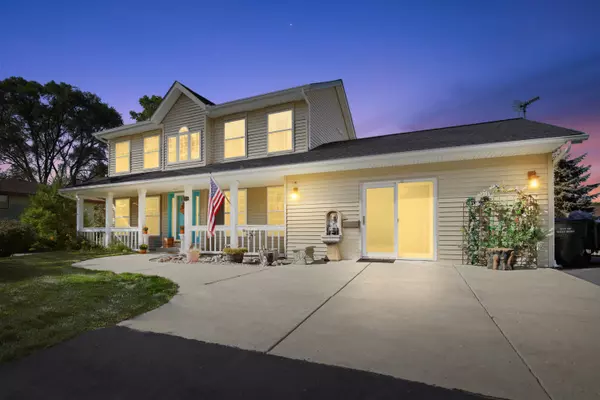 2350 E Sandy Acre Rd, West Bend, WI 53090