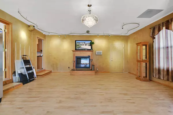 2350 E Sandy Acre Rd, West Bend, WI 53090