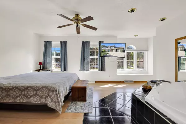 2350 E Sandy Acre Rd, West Bend, WI 53090