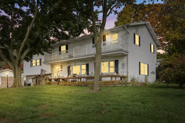 2106 Chestnut St, West Bend, WI 53095