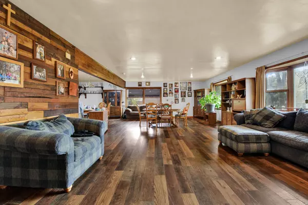 2106 Chestnut St, West Bend, WI 53095